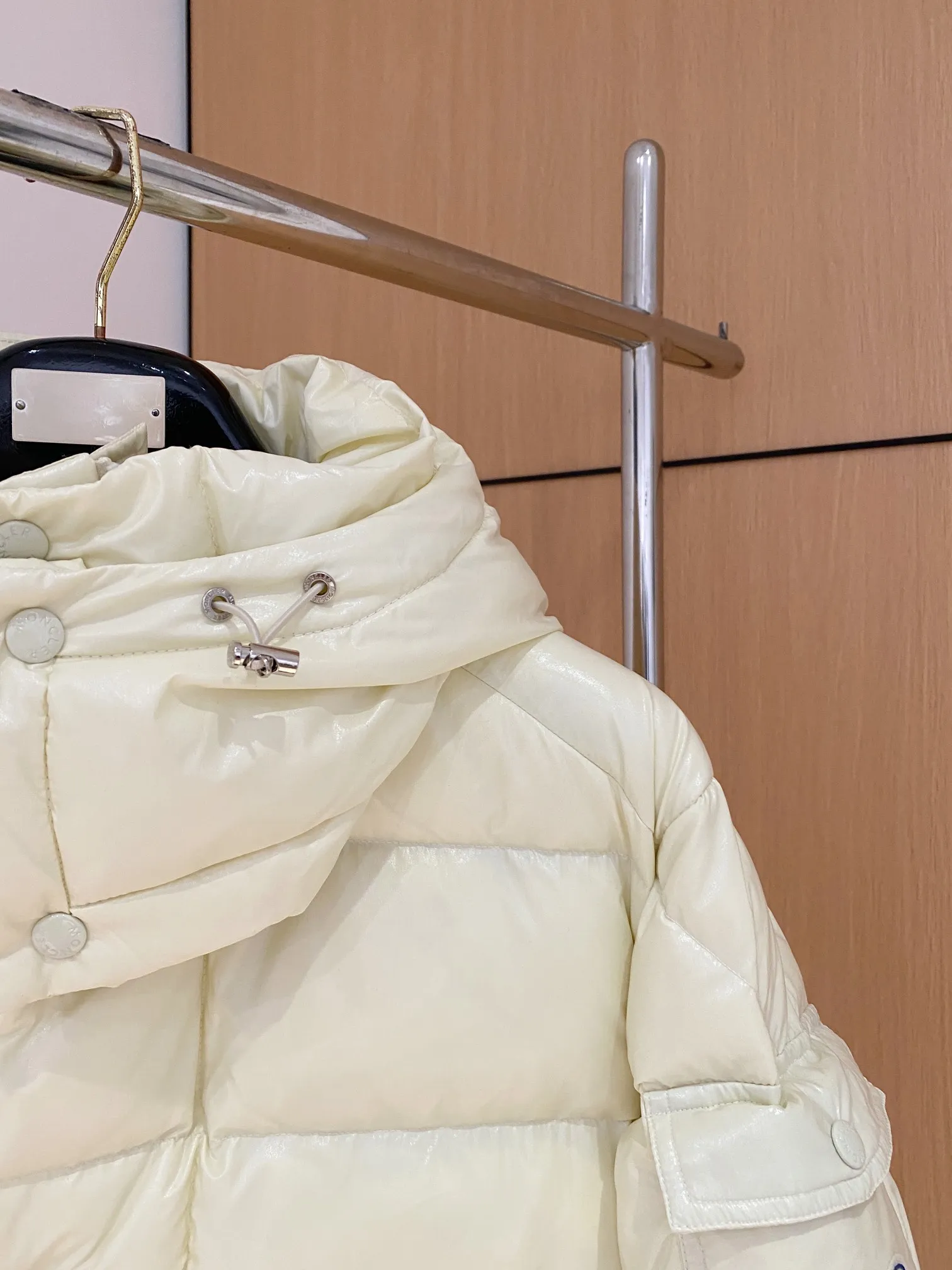 P390 Moncler/ 2026 70 、 。 DNA ， ， 。 Classic ， 、 。 Classic 70 。 Quality， 90 ，Premium Quality ， ，Black ！ Sizes M-3XL